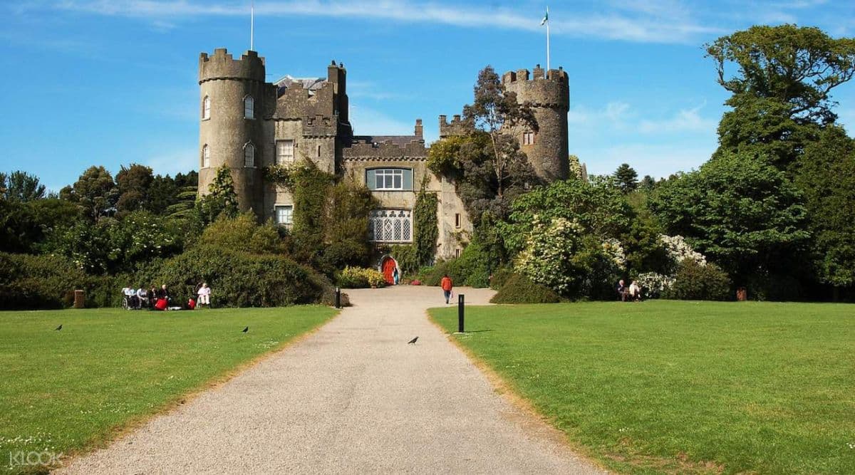 Halve dag begeleide tour naar Malahide Castle & Northern Coastal vanuit Dublin