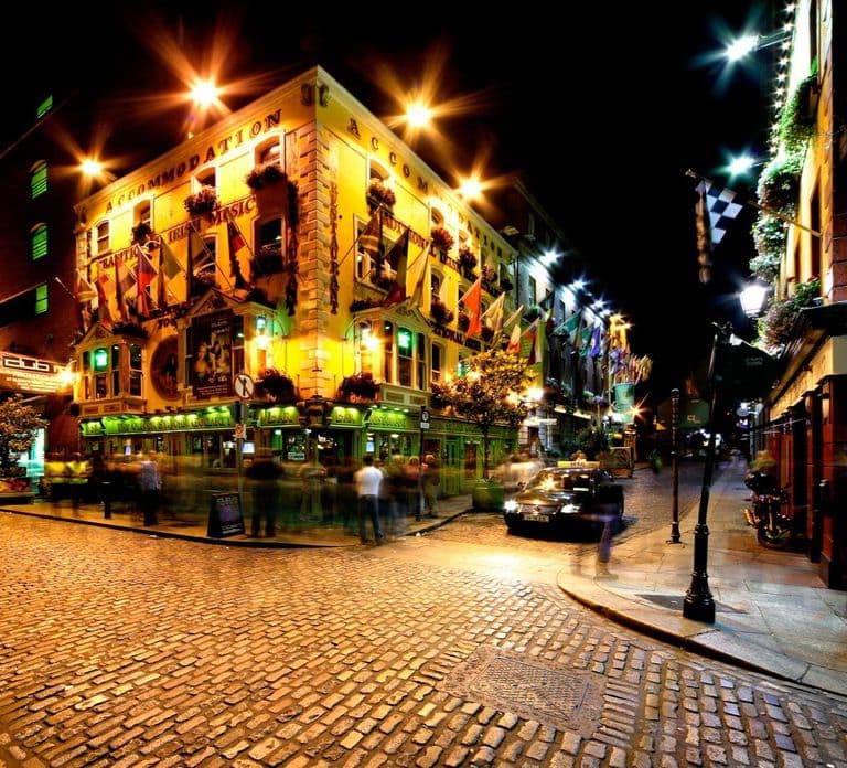 Irish Beer Tour in Dublin with Guinness Storehouse Tickets