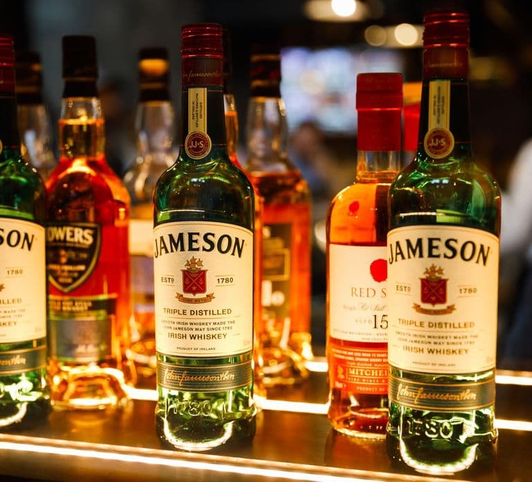 Tour privado de cata de whiskey irlandés en Dublín