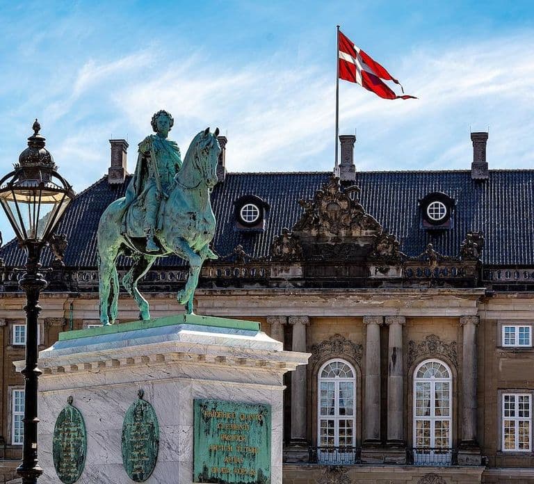 Copenhagen: Amalienborg Palace Museum Entry Ticket
