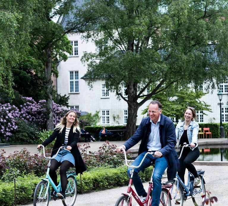 Copenhagen: City Highlights Guided Bike Tour
