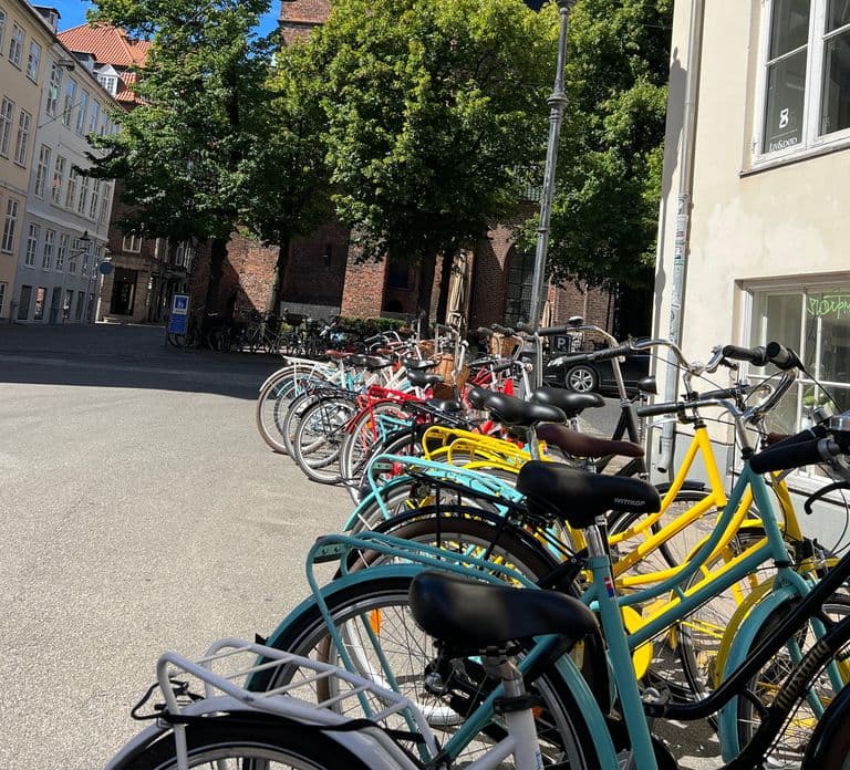 Copenhagen: City Highlights Guided Bike Tour