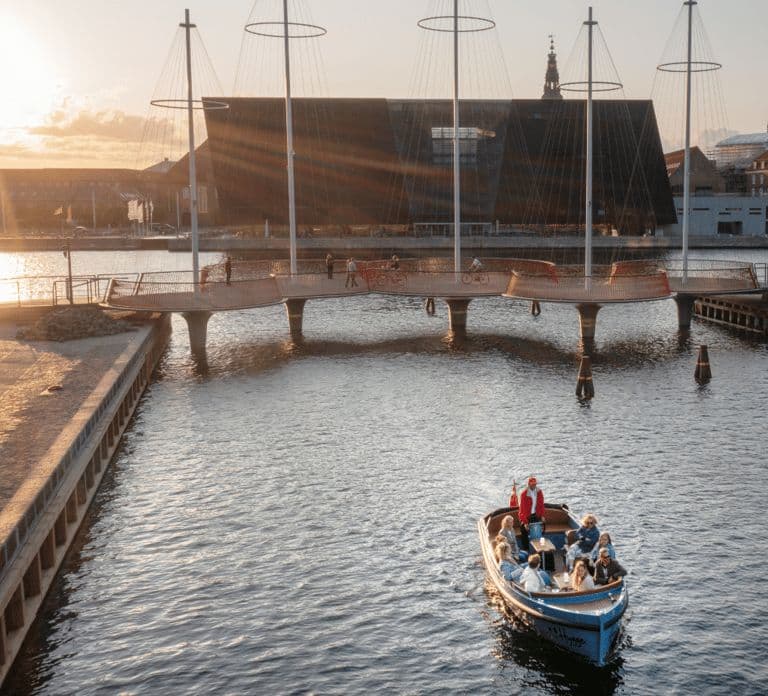 Copenhagen: Guided Canal Tour by Electric Boat