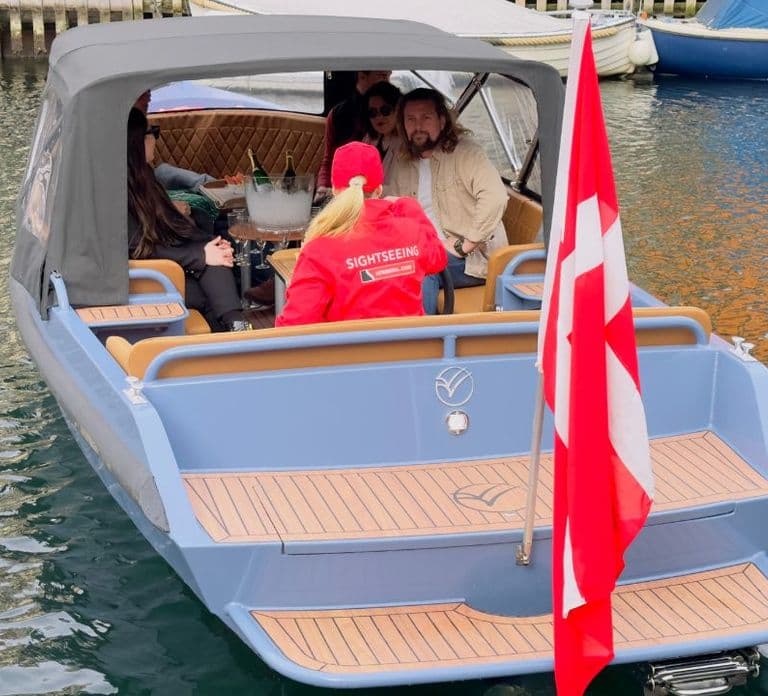 Copenhagen: Guided Canal Tour by Electric Boat