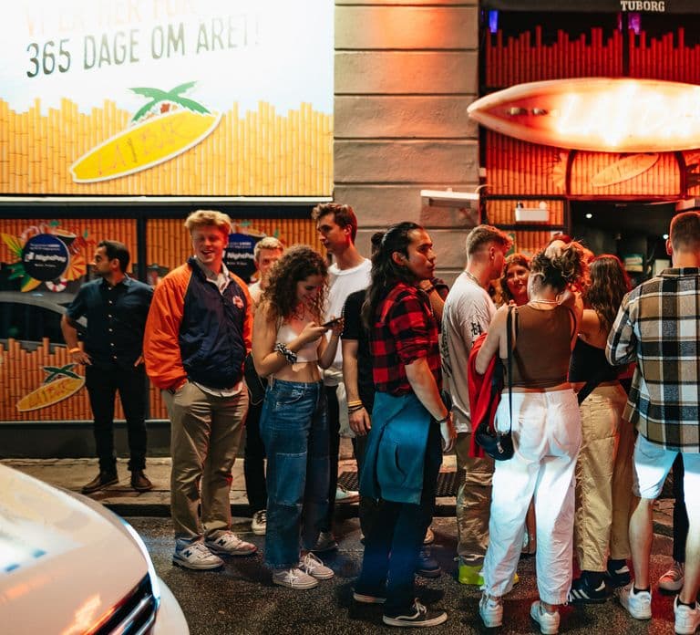 Copenhague: Pub Crawl de fiesta guiado con 4 chupitos y 1 bebida