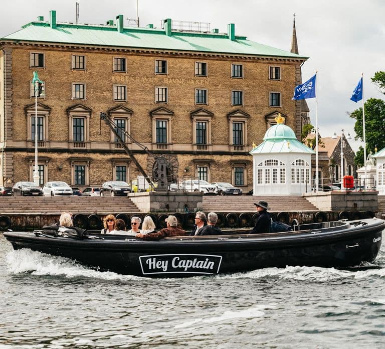 Copenhagen: Old Canals and Hidden Gems Social Boat Tour