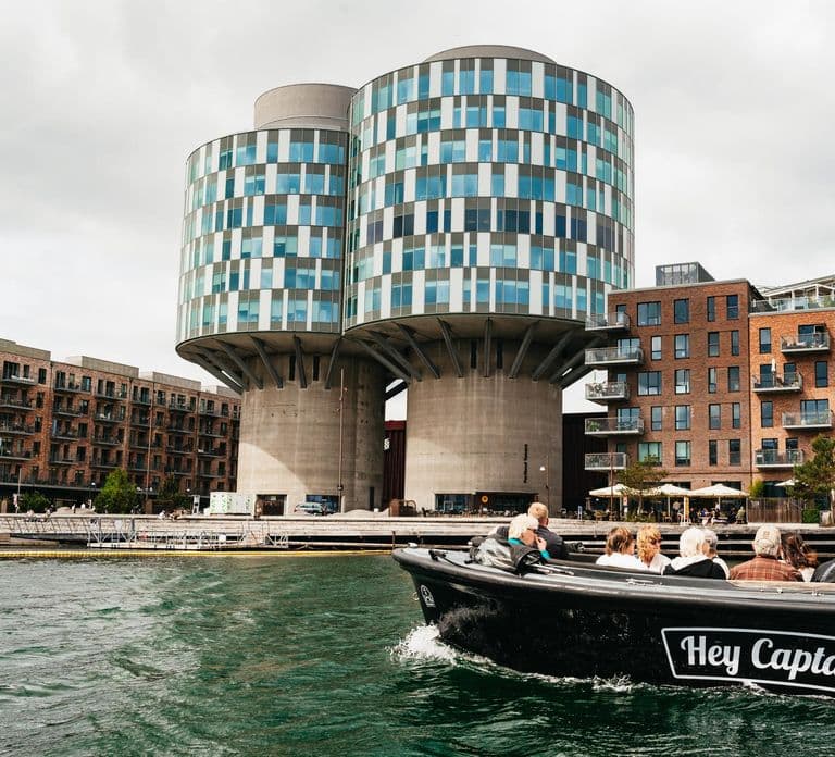 Kopenhagen: Old Canals and Hidden Gems Social Boat Tour