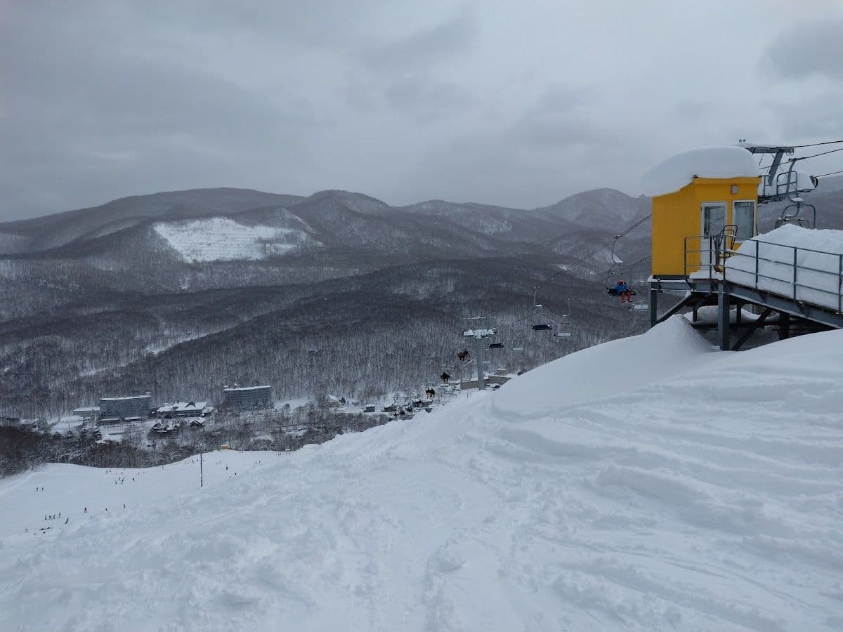 1-day tour to Asarigawa Onsen Ski Resort in Hokkaido, Japan [Sapporo city designated pick-up + Chinese/English instructors ◇ includes ski equipment]