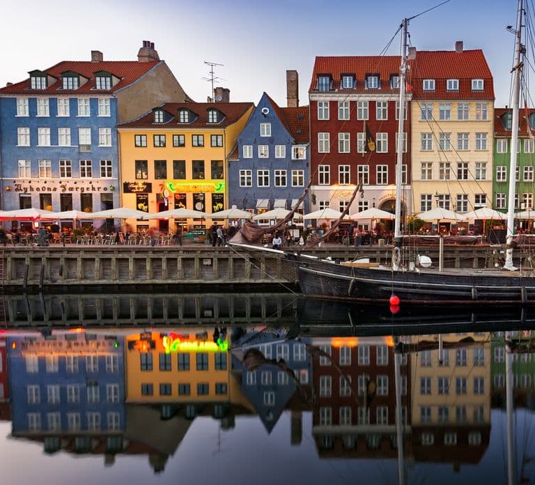 Copenhagen: Private City Walking Tour with Canal Tour Ticket