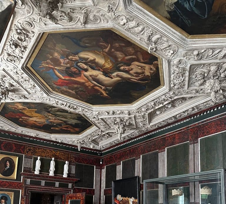 Copenhagen: Private Guided Walking Tour of Rosenborg Castle