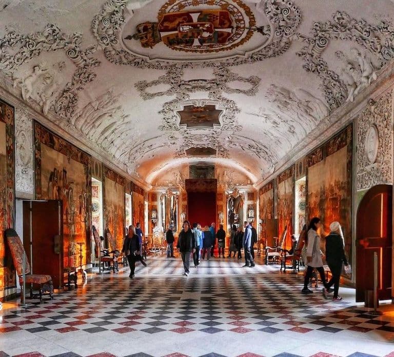 Copenhagen: Rosenborg and Christiansborg Palaces Tour in Spanish