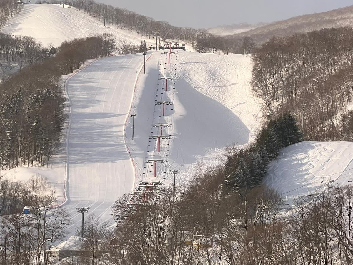 1-day tour to Asarigawaonsen Ski Resort in Sapporo