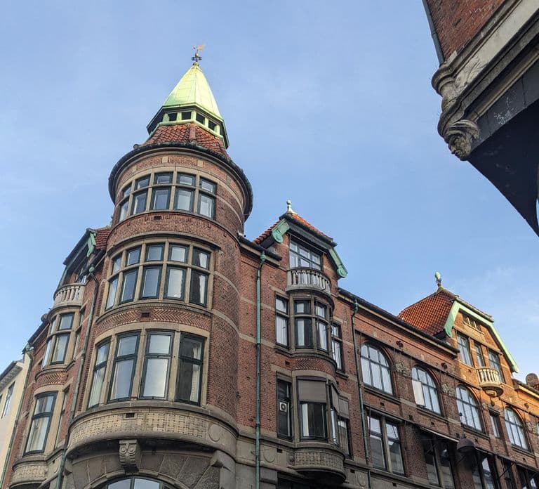 Mop in the heart of Copenhagen - private guided tour in French