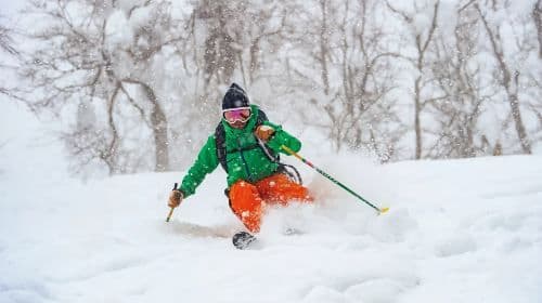 1-day tour to Kamui Ski Resort in Asahikawa, Hokkaido, Japan [Professional SAJ Chinese/English ski instructors | Small group lessons | Easy learning for beginners | Round-trip transfers from Sapporo c