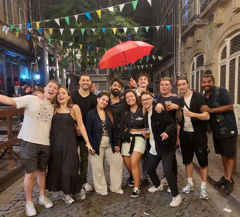Porto: PubCrawl with 6 Drinks+VIP Club Entry