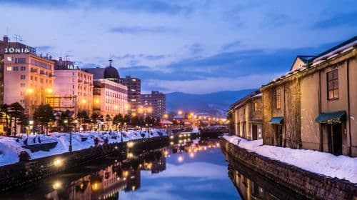 Excursión de 1 día a Otaru + Bibai Snow Land + Shiroi Koibito Park en Hokkaido, Japón: Experiencia de juegos en la nieve
