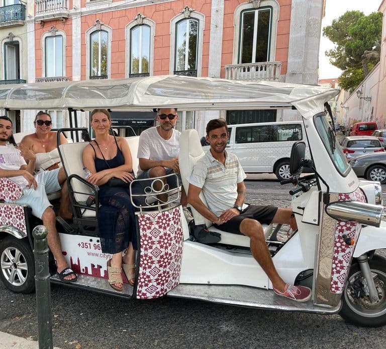 Lisbon: Private Guided Tuk-Tuk Tour with Hotel Pickup