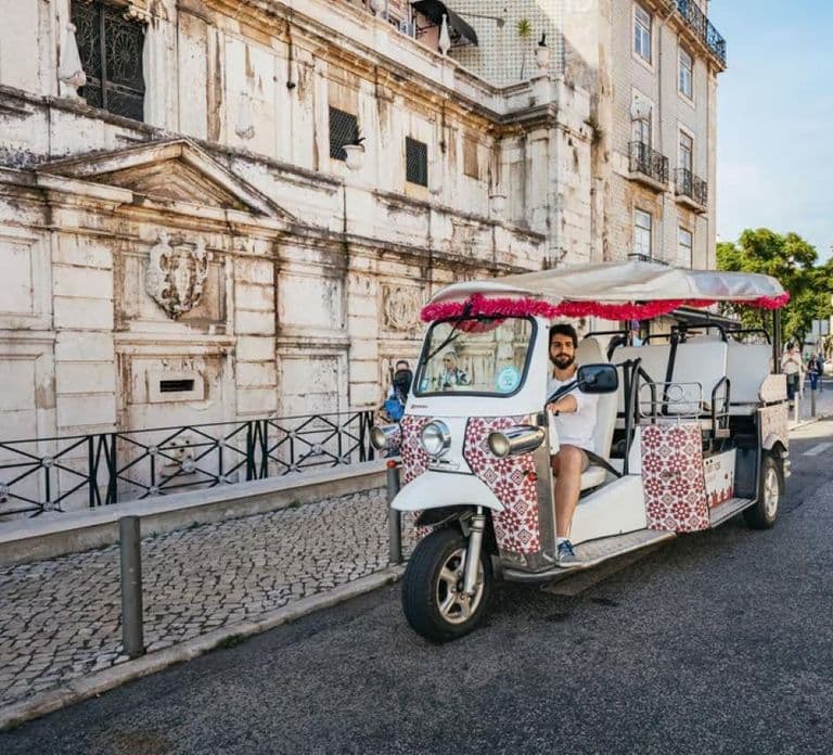 Lisboa: Passeio Privado de Tuk-Tuk com Guia e Busca no Hotel