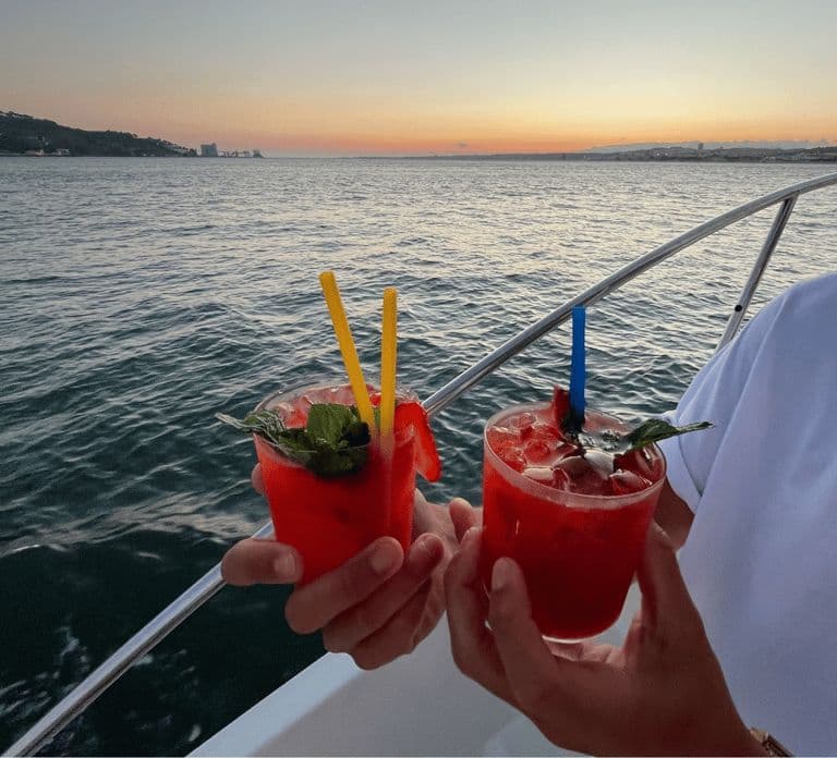 Lisbonne : Excursion privée en catamaran de luxe avec verre de bienvenue