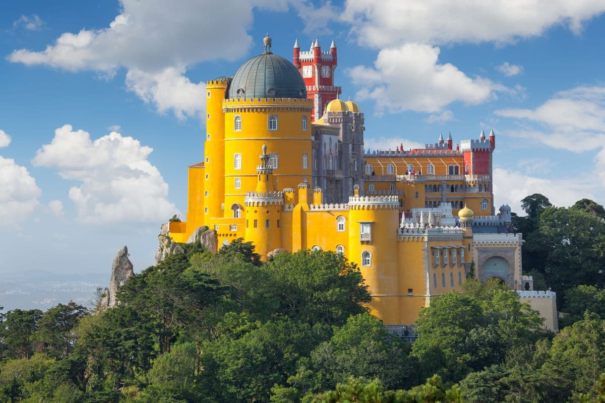 Pena Palace: Guided Visit with Transfer from Lisbon