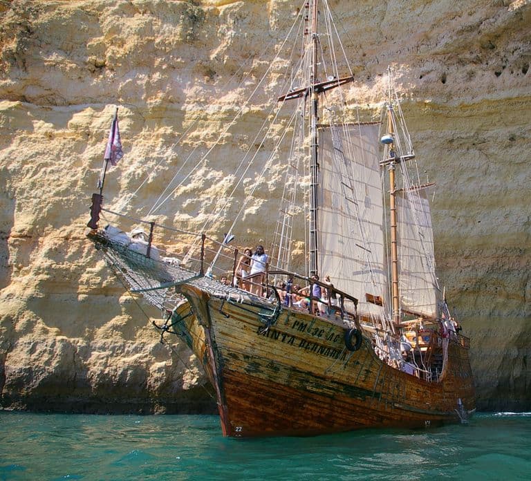 Portimão: Pirate Ship Cave Cruise