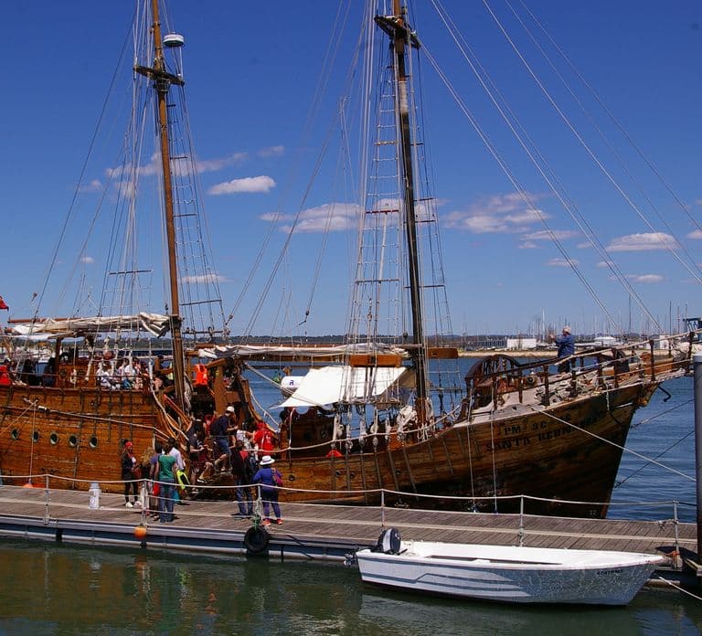 Portimão: Pirate Ship Cave Cruise