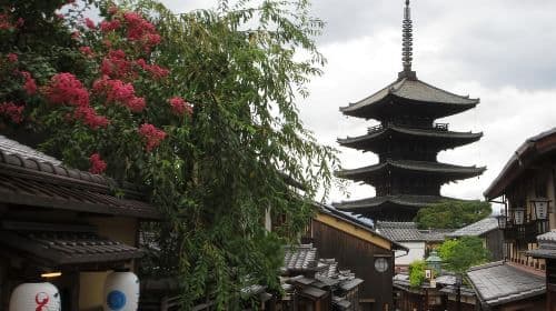 KIOTO: Świątynia Kiyomizu, Pagoda, Gion „Gejsza” (Przewodnik włoskojęzyczny)