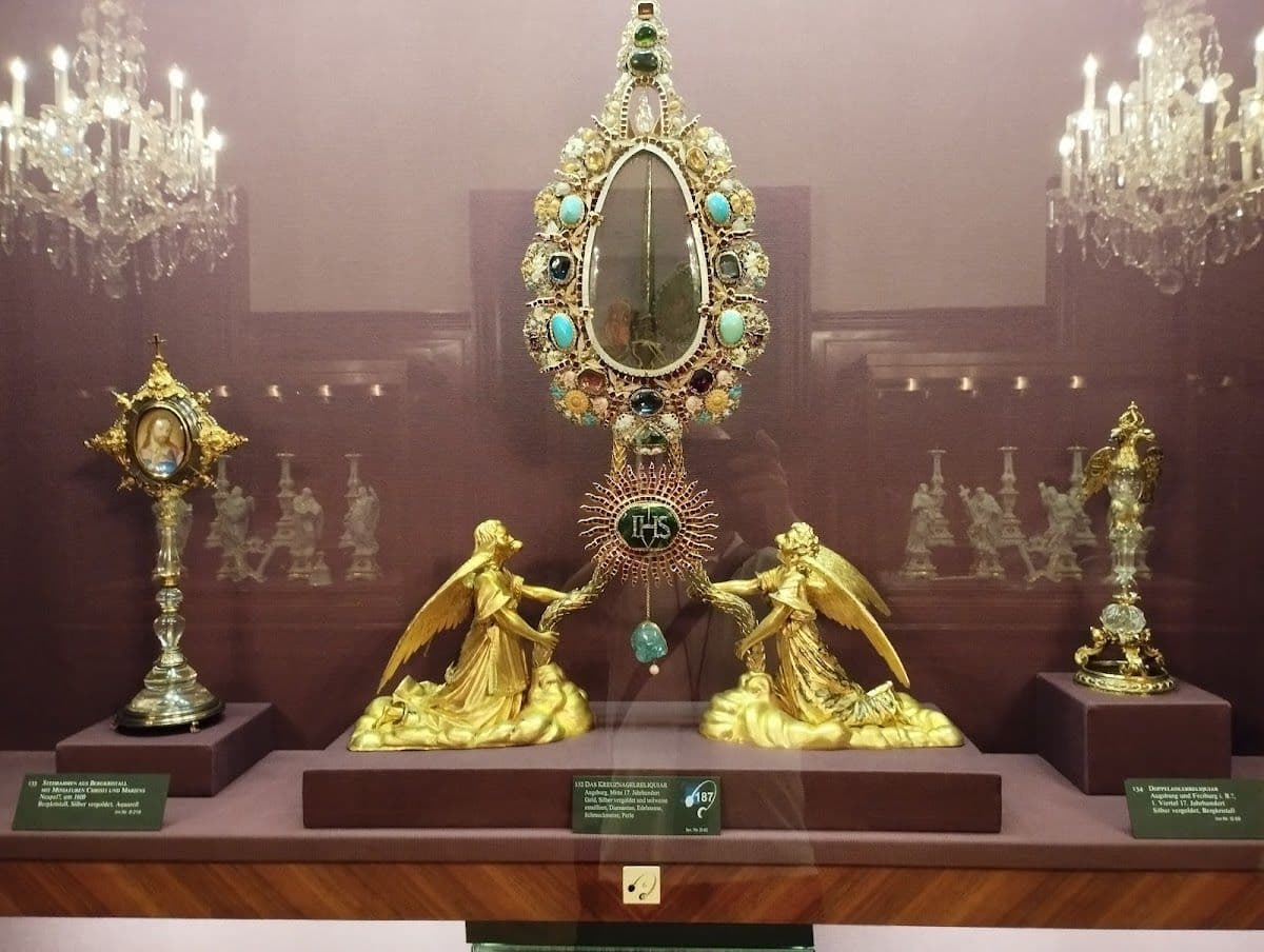 Kunsthistorisches Museum & Imperial Treasury: Skip The Line