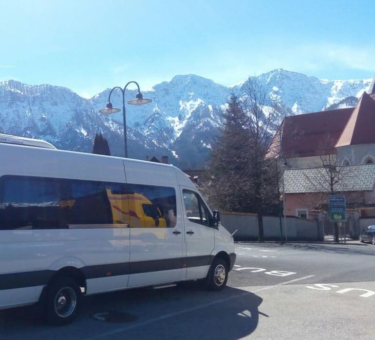 Salzburg: Sightseeing Transfer to Prague via Cesky Krumlov