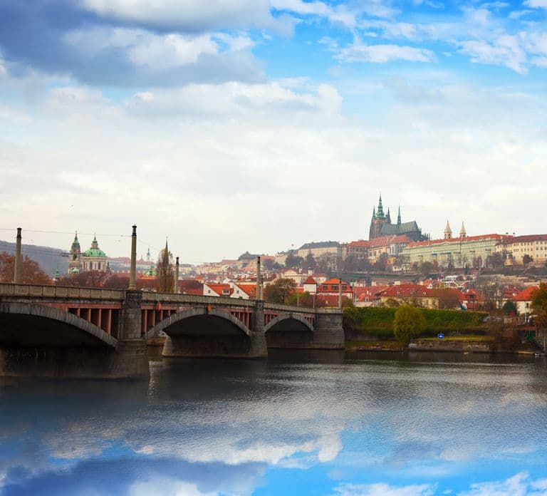 Private sightseeing transfer Prague - Vienna