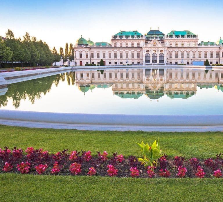 Transfer from Prague to Vienna with 2h for sightseeing