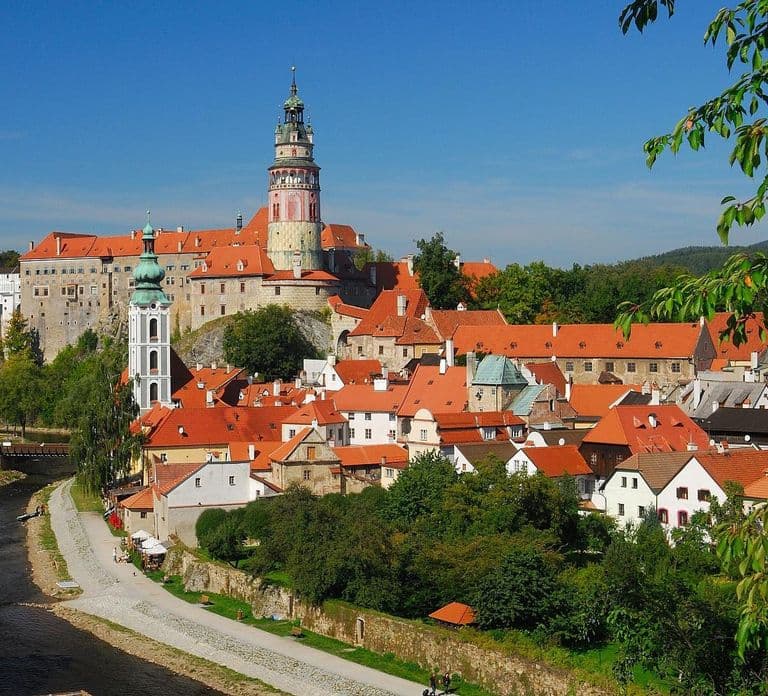 Vienna: Sightseeing Transfer to Prague via Cesky Krumlov
