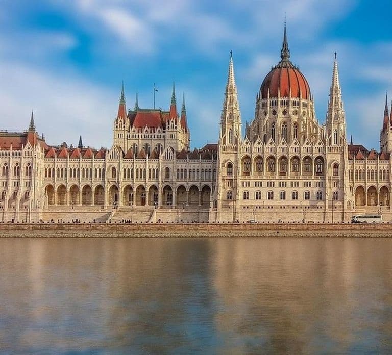 Vienna:Private & Customizable Budapest Day Trip with a Local