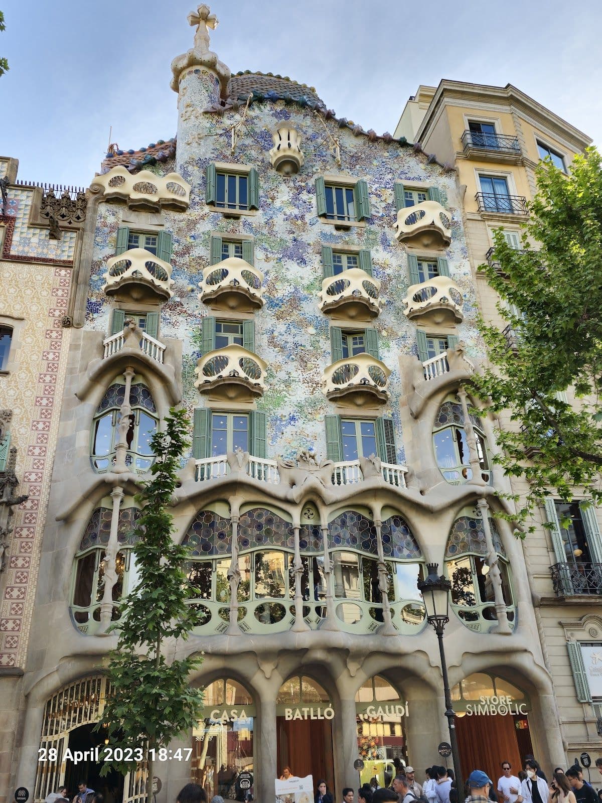Barcelona: Casa Batlló Entry with Self-Audioguide Tour