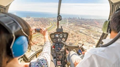 Barcelona: Panoramiczny lot helikopterem i rejs łodzią – wycieczki jednodniowe
