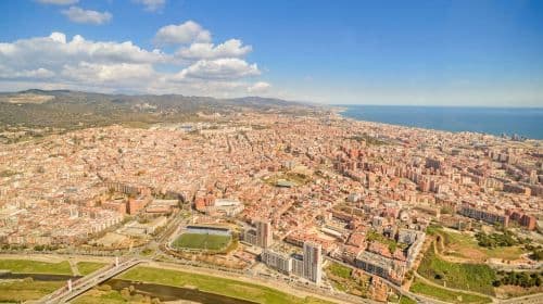 Barcelona: Panoramiczny lot helikopterem i rejs łodzią – wycieczki jednodniowe
