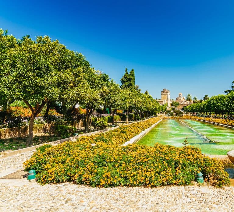 Córdoba: Tour durch das Judenviertel, die Moschee und den Alcázar