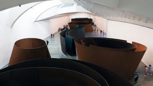 Guggenheim: Art explained by artists Day Tours