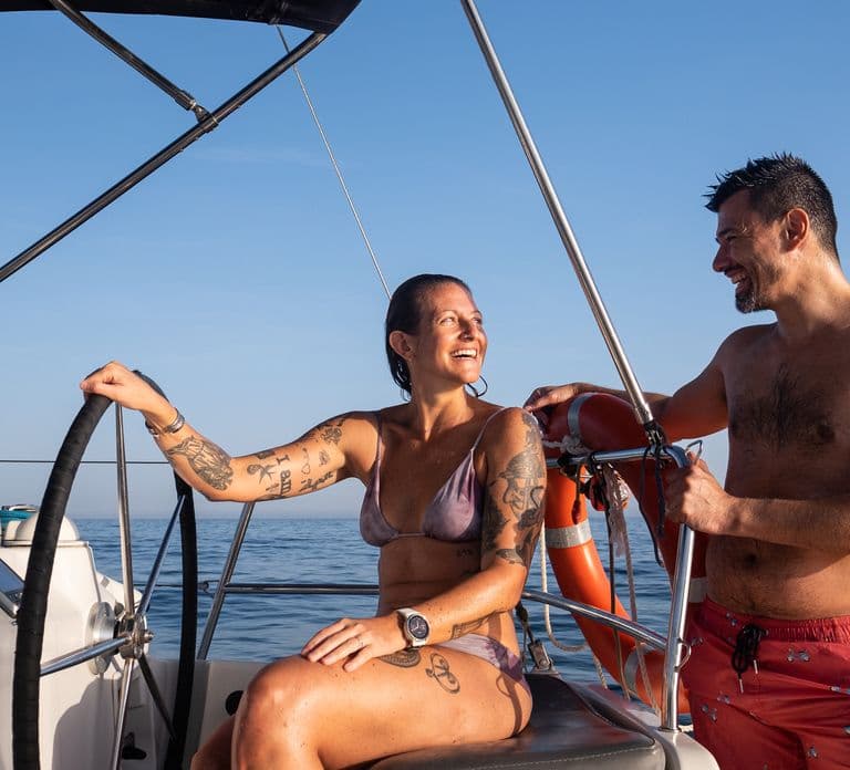 Marbella: Vela e Observação de Golfinhos com Petiscos e Bebidas