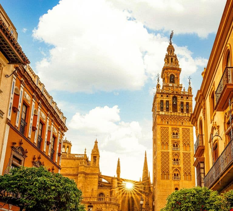 Seville: Priority Access Cathedral, Giralda & Alcázar Tour