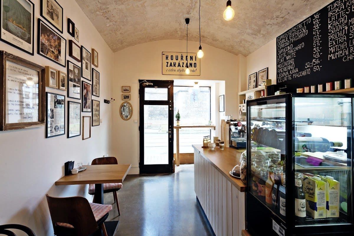 Prague Old and Jewish Town: Guided Tour with Entrance Tickets, Coffee and Cake