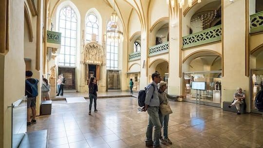 Prague Old and Jewish Town: Guided Tour with Entrance Tickets, Coffee and Cake
