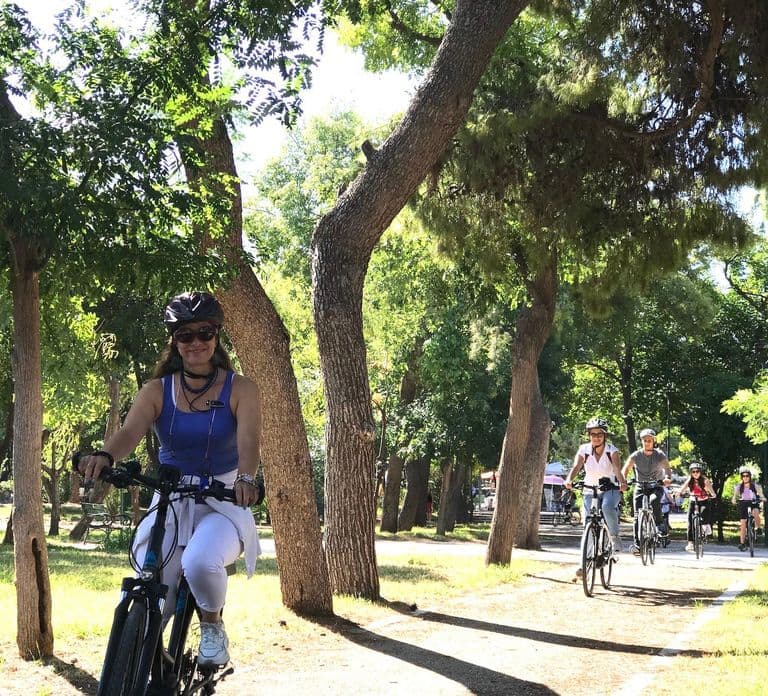 Atenas: Tour en bicicleta eléctrica para grupos pequeños por los lugares históricos más destacados