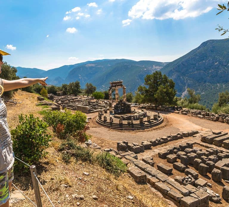 From Athens: 2 Days Meteora, Thermopylae & Delphi Tour