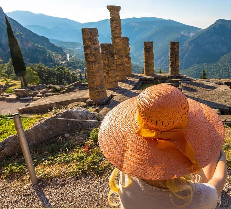 From Athens: 2 Days Meteora, Thermopylae & Delphi Tour