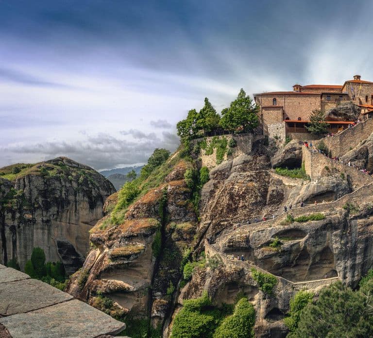 From Athens: 2 Days Meteora, Thermopylae & Delphi Tour