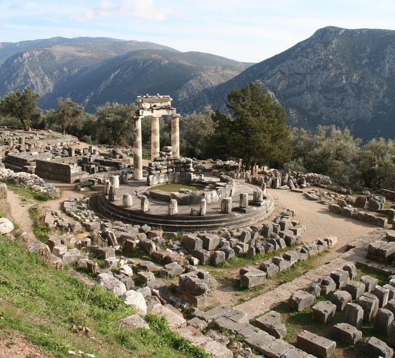 From Athens: Delphi Full Day V.R. Audio Guided Tour