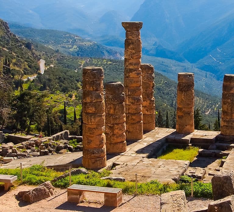 From Athens: Delphi Full Day V.R. Audio Guided Tour