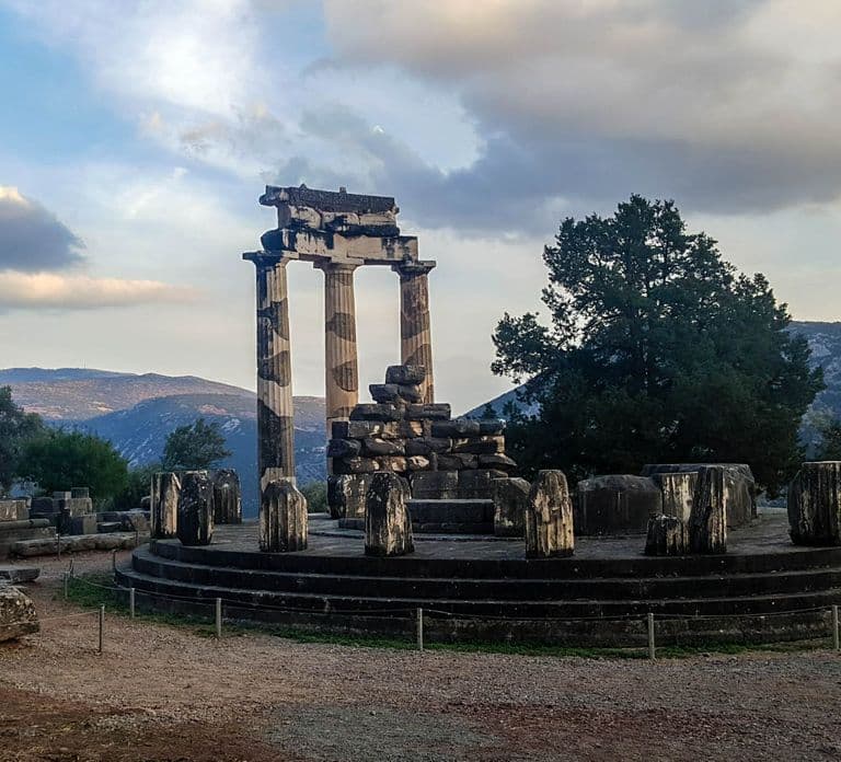 From Athens: Delphi Full Day V.R. Audio Guided Tour