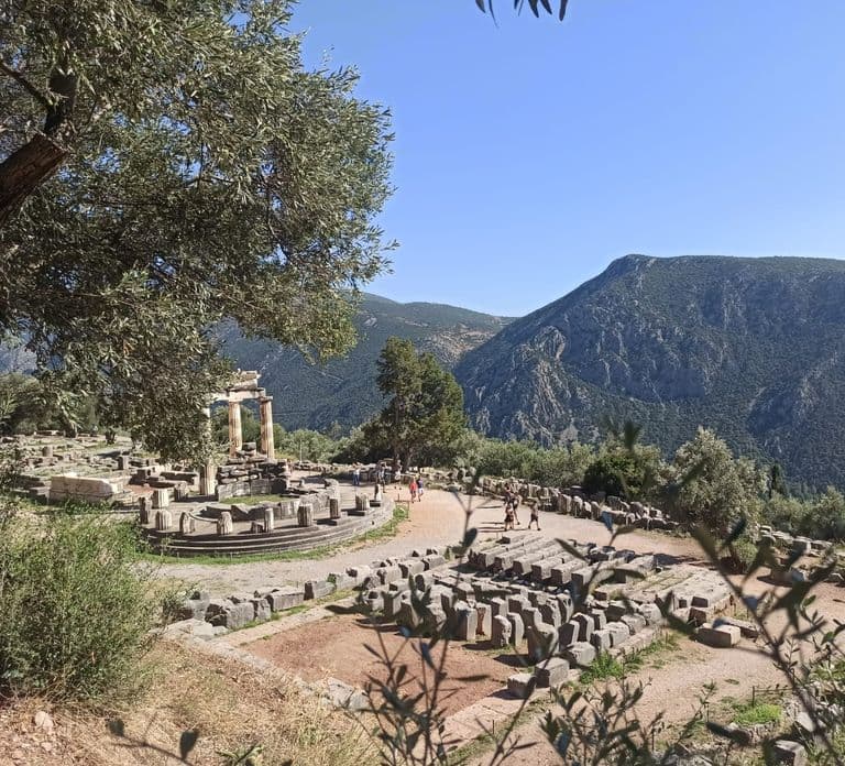 From Athens: Delphi Full Day V.R. Audio Guided Tour